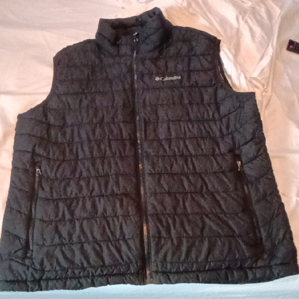 Columbia Men's Black Quilted Packable Vest with Full Zip